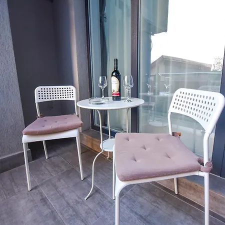 & * Βουκουρέστι